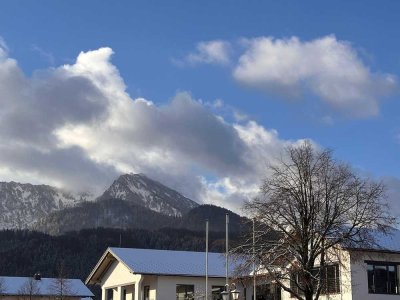 Neue  / Top ausgestattete 3-Zi Wohnung mit Bergblick  inkl. einer Einbauküche nähe Chiemsee