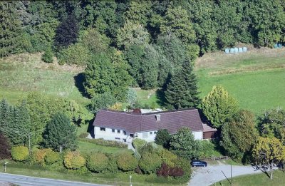 Einfamilienhaus in einem Weiler in den Westlichen Wäldern, 23000 m2 Grundstück am Waldrand