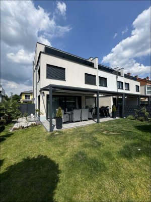 Exklusives Reihenendhaus mit ca. 186 m² im Bauhaus-Stil in Hanau