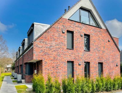 Neubau. Modernes Reihenendhaus mit großem Gartenanteil