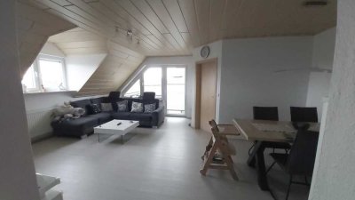 Stilvolle 3-Zimmer-Dachgeschosswohnung mit Balkon und Einbauküche in Wörth am Rhein/Maximiliansau