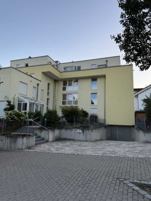 Barrierefreie, neuwertige 2,5-Zimmer-Wohnung mit EBK, TG, Balkon, Keller