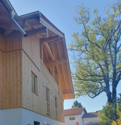 Erstbezug mit Balkon: Stilvolle 3-Raum-Wohnung mit gehobener Innenausstattung in Dietramszell