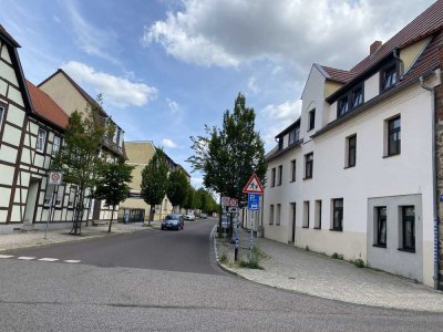 gepflegte geräumige 2-Raum-Wohnung im 1. OG in Burg