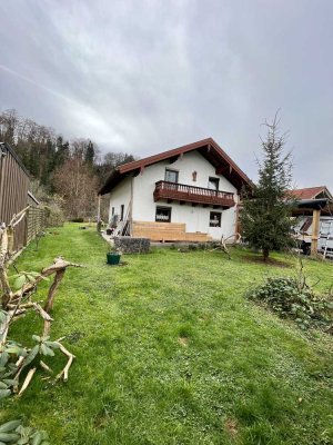 Bestlage Traunreut/St. Georgen: Einfamilienhaus mit gr. Grundstück und zusätzl. Baurecht für EFH