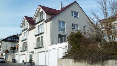 Exklusiv ausgestattete, neuwertige 3,5-Zimmerwohnung mit EBK u. ca. 20 m² Terrasse