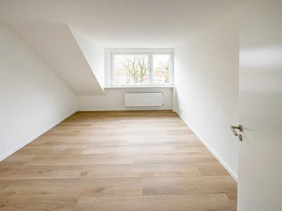 Kernsanierte 2-Zimmer-Dachgeschosswohnung mit Geimeinschaftsgarten - Ideal für Eigennutzer & Anleger