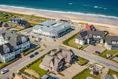 Exklusives Wohnen unter Reet direkt am Strand