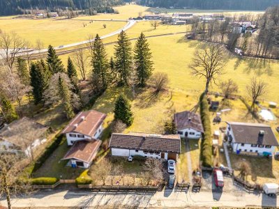 Kleiner Bungalow auf sonnigem Grundstück