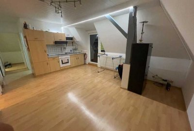 Attraktive 3,5-Raum-Dachgeschosswohnung mit EBK und Balkon