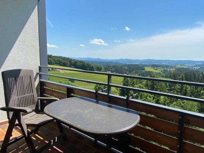 Zwei-Zimmer-Apartment
mit Weitblick über den Bayrischen Wald 
Gemeinschaftsanlage mit Pool und Sau