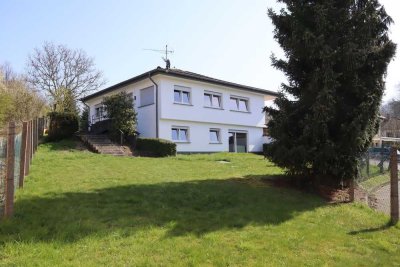 Stilvolle Hochparterre-Wohnung mit Blick ins Grüne