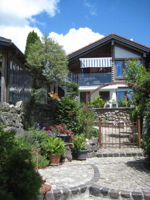 Wohntraum in Bad Endorf zu vermieten: 3-Zimmer-Wohnung mit Terrasse und Berg-/Seeblick!