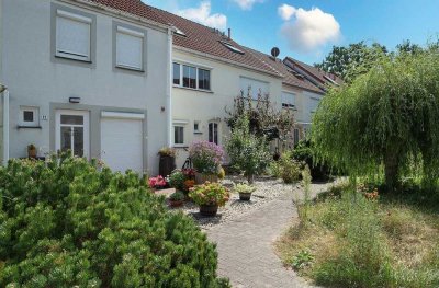 Frisch renoviertes Reihenhaus mit Garten & Carport – Top Lage!