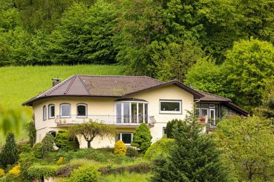 Repräsentative 9-Zimmer-Villa in Traumlage (Fernsicht, Waldrand, Wiese) in Gorxheimertal