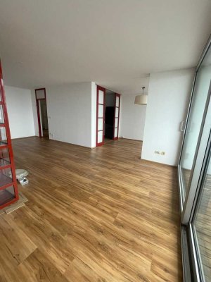 Exklusive 3-Zimmer-Wohnung mit Alpenblick, Dachpool und EBK in München Bogenhausen