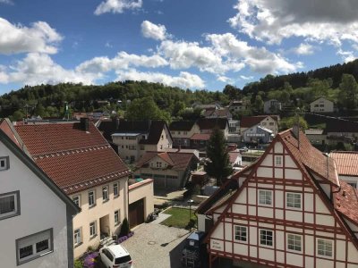 Helle 3,5-Zimmer-Wohnung mit moderner Wohnküche und Gemeinschaftsgarten in zentraler Lage