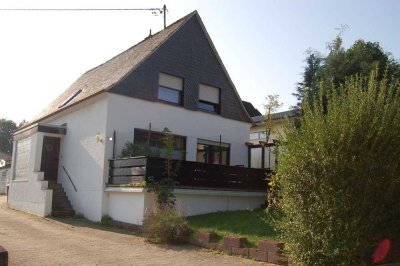 "FAMILIENFREUNDLICHES WOHNHAUS MIT GARTEN & TERRASSE IN DER EIFELSTADT KAISERSESCH"