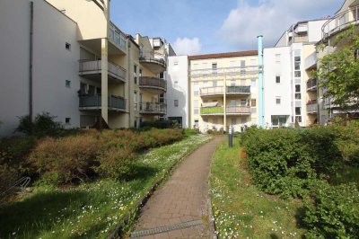 Ruhige 2-Zimmer-Wohnung mit Tiefgarage und Balkon in idyllischer Spreelage nahe dem Zentrum