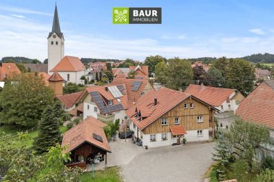 "Zweifamilienhaus auf einzigartigem Grundstück am Dorfweiher in Ratzenried! Kein Denkmalschutz!