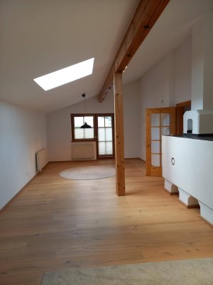 LANDECK: Helle, großzügige 4-Zimmer-Maisonette-Wohnung mit Balkon