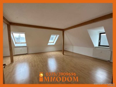 3-Zimmer-Dachgeschoss-Wohnung mit großem BALKON und Holzbalkendecke zu vermieten!