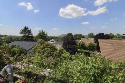 Traumhafte Eigentumswohnung mit Balkon und Panoramablick von der Dachterrasse!!