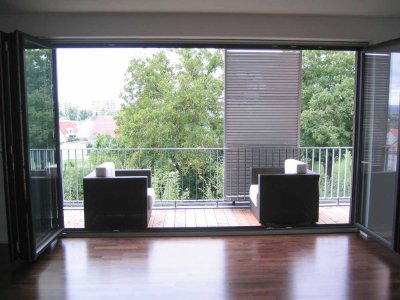 Gehobenes Studio, teilmöbliert mit 2 Zimmern, Südbalkon und Weitblick