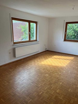 Gepflegte 3-Zi-Wohnung mit Blick ins Grüne, Gartenanteil, Einbauküche und Stellplatz, !nur mit Wohnb