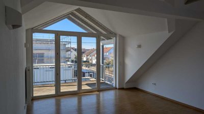 Lichtdurchflutete 2 Zimmer-Dachgeschosswohnung mit Westbalkon in Gersthofen