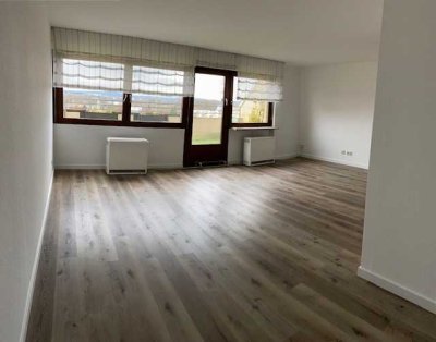 Wunderschöne 5 Zi. Whg. neu renoviert, mit bester Aussichtlage. Nähe Wald