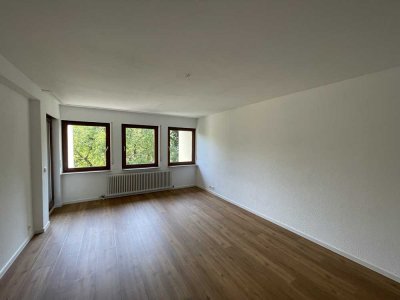 Renovierte 2-Zimmer-Wohnung in ruhiger Lage, mit Balkon, Garage und Keller