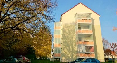 Erstbezug einer schmucken 2-Raumwohnung mit verglastem Balkon.