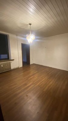 4-Zimmer-Wohnung  - Handwerkerwohnung!!!