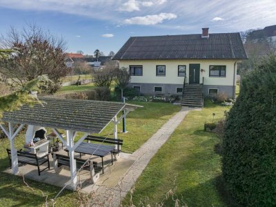 Bungalow auf großem Grundstück und zusätzlichem Wohnhaus in Siegendorf