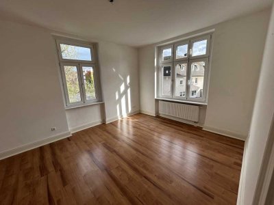 Sanierte Altbauwohnung mit toller Dachterrasse und Blick in einen Park