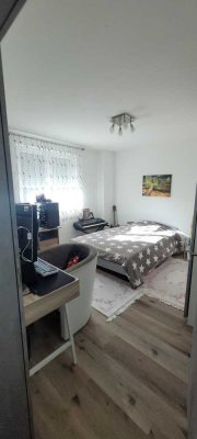 Neuwertige 4-Zimmer-Wohnung mit Balkon und Einbauküche in Calw-Stammheim