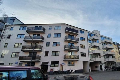 Schöne helle 2-Zimmer Wohnung mit EBK und Balkon in Bestlage, neuwertig nach Sanierung