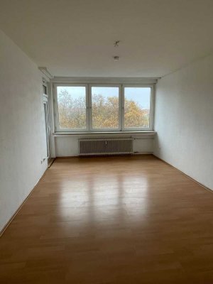 Schöne 3- Zimmerwohnung mit Balkon in zentraler Lage.