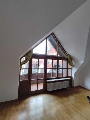 Geschmackvolle 4-Raum-Maisonette-Wohnung mit EBK  neben Martinskirche in Landshut zu vermieten.