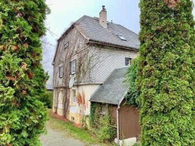 Schönes Ein-/Zweifamilienhaus in idyllischer Wohnlage !