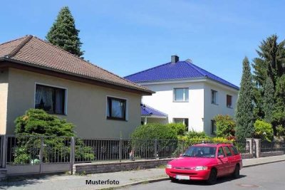 Einfamilienhaus mit Garage