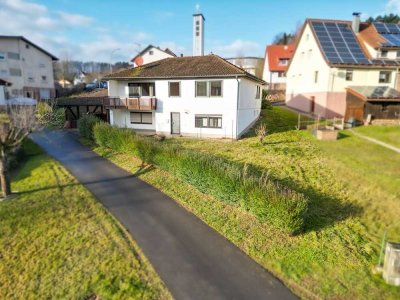 Wohnhaus mit Einliegerwohnung und Blick in‘s Grüne!