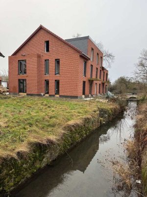 Idyllisch gelegener Neubau, Rarität, zwei Balkone!