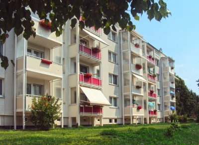 Gemütliche 3-Raum-Wohnung mit bodengleiche Dusche und sonnigem Balkon