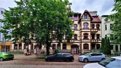 Stadtfeld Ost I 2 Zimmer I Balkon I Wohnküche mit Einbauküche I Tageslichtbad mit Wanne und Dusche