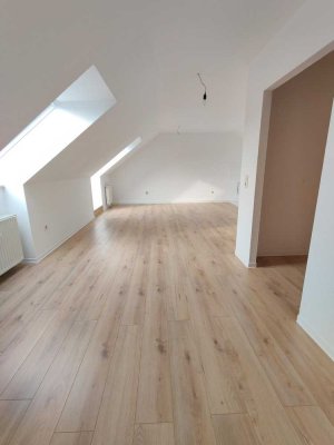 Paket: Zwei ETW ( 2,5 Zi. 55,94 m² u. 4 Zi. 74,53 m²) in 04574 Deutzen – Kapitalanlage 125.000 €