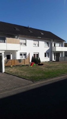 Gepflegte EG Wohnung mit Terrasse/Balkon und Einbauküche in ruhiger Lage