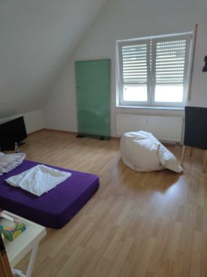 1 Zimmer 16m²in Maisonette-Wohnung in einer Wohngemeinschaft mit insgesamt 85m², 4 Zimmer