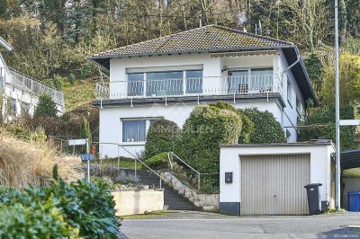 Attraktives Einfamilienhaus in idyllischer Lage mit Rheinblick